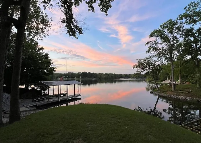Campfire Cove Lakefront & 3 Camp Sites Holiday home *